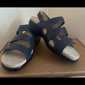 Aravon PC Three Strap Sandals, Navy, Size 5D, NEW